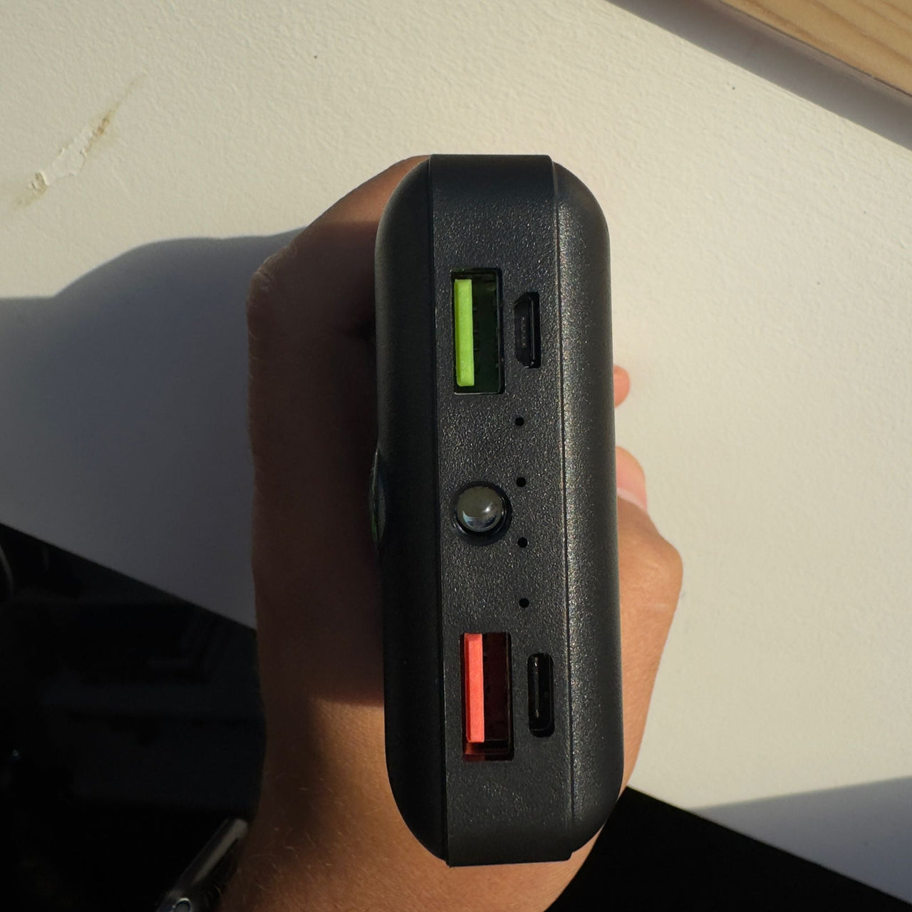 Solarni powerbank punjač sa LED lampom, 20000 mAh: vodič za kupovinu, upotrebu i poređenje - Topopusti