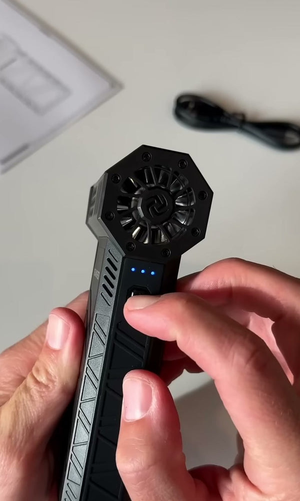 AeroStorm mini duvač u ruci – kompaktan bežični turbo ventilator sa plavim LED indikatorom