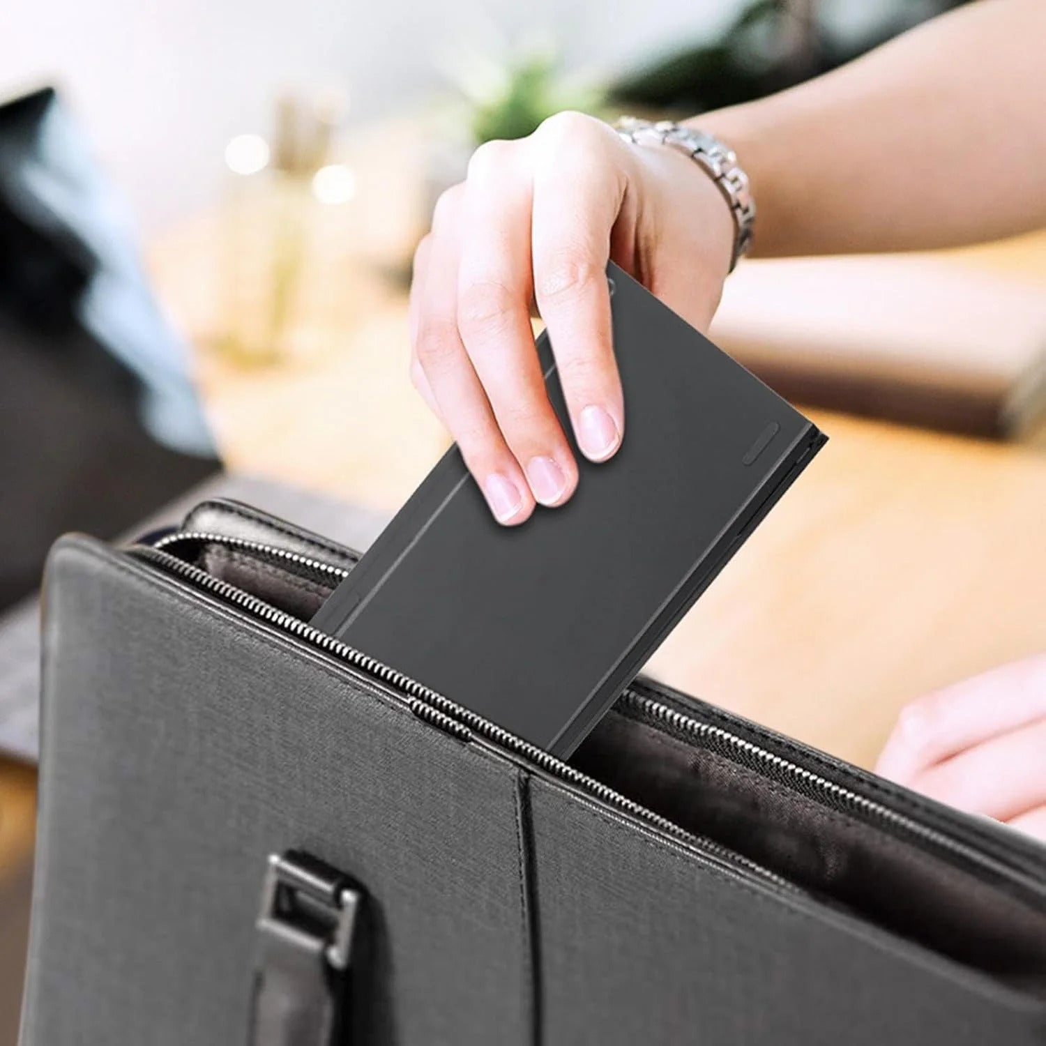 AOAS A-1007 Wireless Bluetooth Tastatura – Sklopiva, Punjiva, Tiha